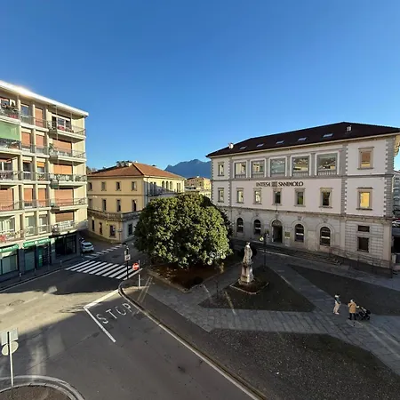 דירה Chic Brand New At Palazzo Giuliani אינטרה