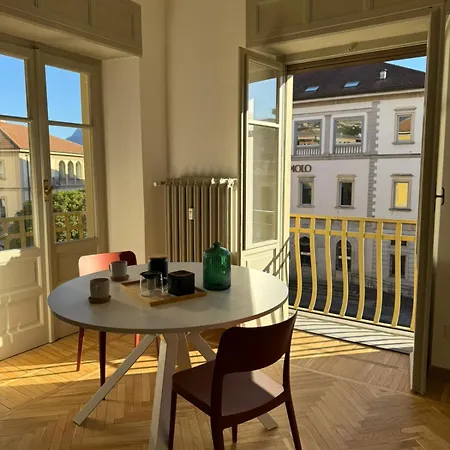 דירה Chic Brand New At Palazzo Giuliani אינטרה