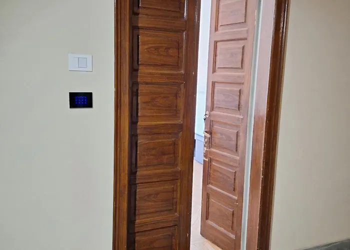 Chic Brand New At Palazzo Giuliani 인트라